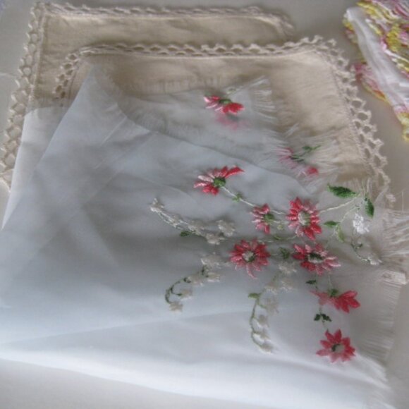 Lot of 7 Vintage Ladies Handkerchiefs Embroidered Crochet Edging Lace Silk Linen - Picture 5 of 16